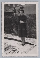 junge Frau im Winter 1938 -