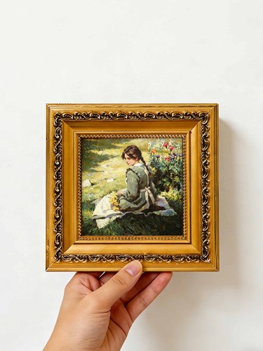 Mädchen sitzt auf - , gras