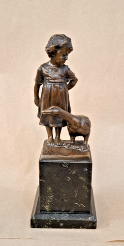Alte bronzefigur die kleine - alte,