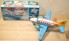 J-Toy Beechcraft KING AIR Blechflugzeug L36cm Zweimotorig, 2 Propeller Licht