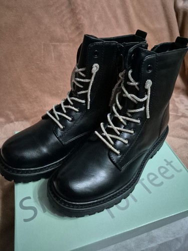 Smiling for feet - for,