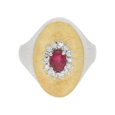 Damenring 750/000 (18 Karat) Gold und Weißgold mit Rubin und Diamanten getragen