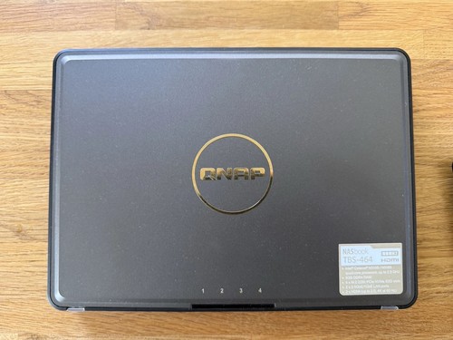 Qnap tsb 464 - 4x, nvme