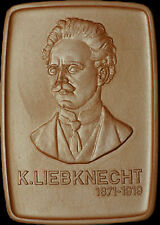 SOZIALISMUS / KOMMUNISMUS - DDR: Porzellan-Medaille, braun. KARL LIEBKNECHT.
