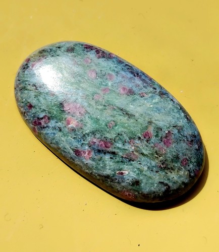 Großer cabochon fuchsit - ◈,