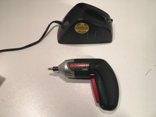 Bosch Akkuschrauber I X O mit Ladestation im guten Zustand. (141)