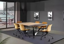 Großer Besprechungstisch