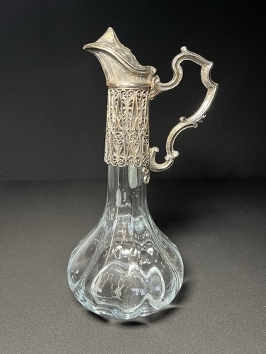Schlichte glas karaffe mit - schlichte,