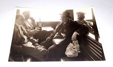 Männer Zug Zugabteil Armprothese Kriegsversehrter Schnaps Eisenbahn Ausflug Foto