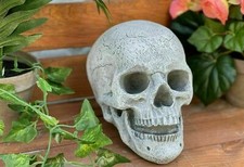 Steinfigur Schädel Skull Totenkopf frostfest Steinguss Deko Gartenfigur 