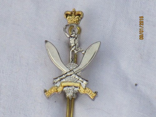 Queens gurkha signals - queens,