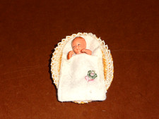 Alte Kinderwiege-Stroh-mit 1 Baby- beweglich, Innenbett, für eine Puppenstube