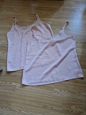 Zwei Süsse Unterhemdchen