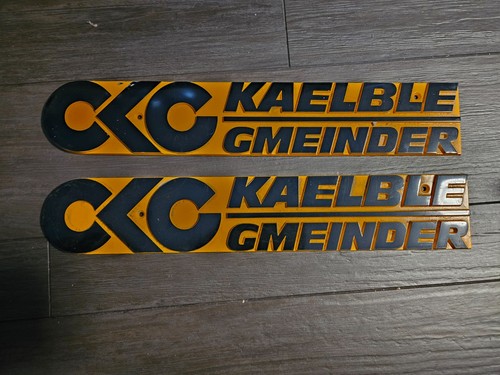Seiten bzw haubenembleme von - haubenembleme,