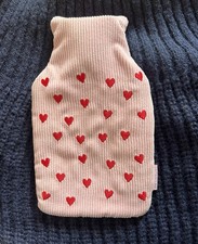 Wärmflasche Designerflasche Stoffbezug Rosa Mit Roten Herzen NEU