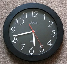 Wanduhr, Kunststoff, rund, gebraucht, defekt