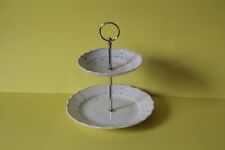 zweistöckige Etagere Teller