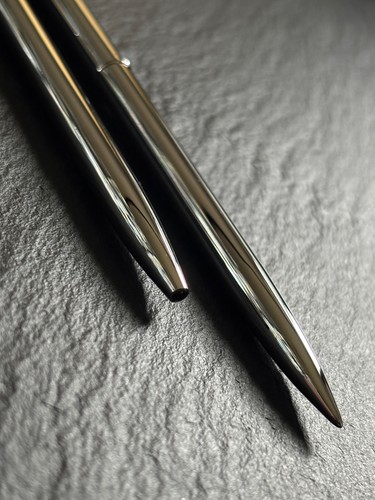 Silberfarbene metall - silberfarbene,
