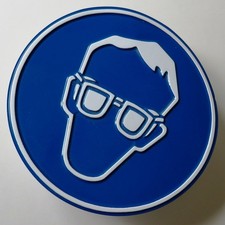 SCHUTZBRILLE TRAGEN = Altes