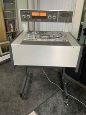 Studer B67 Halbspur-Bandmaschine mit VU-Monitor-Brücke im Studer Trolley