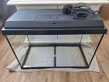 Aquarium 80 L mit Beleuchtung und anderen Utensilien (siehe Bilder)