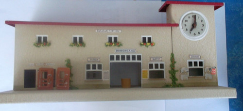 Blechspielzeug bahnhof mit uhr - bahnhof,