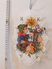 Fensterbild Spitze Sommer Kind mit Blume und Vogel 