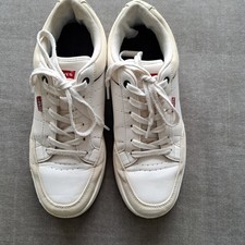 Freizeit- und Sportschuhe