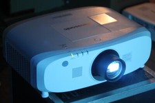*Panasonic PT-EZ580*LCD-Beamer