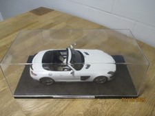 1/18 Minichamps Brabus 700 Biturbo Roadster 2013 perlweiss