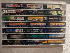 21 Sammeltrucks LKWs im Setzkasten Vitrine guter Zustand.