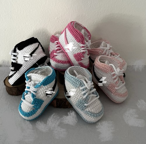 Babyschuhe gehäkelt