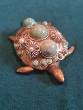 Messing  Aschenbecher, Schildkröten-Design mit türkisen Steinchen und Perlen