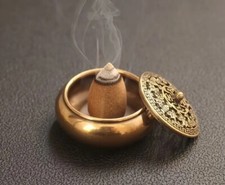 RÄUCHER GEFÄß MIT RÄUCHER