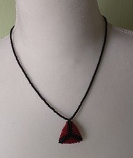 Perlenkette mit Anhänger-schwarz-Rocailles-gesticktes Dreieck-Peyotestich