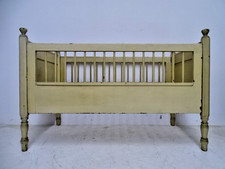 ALTES KINDERBETT UM 1900 AUS