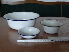 3x alte Emaille Schüssel Schale Weiß Blauer Rand Teig- Rühr- Waschschüssel Deko