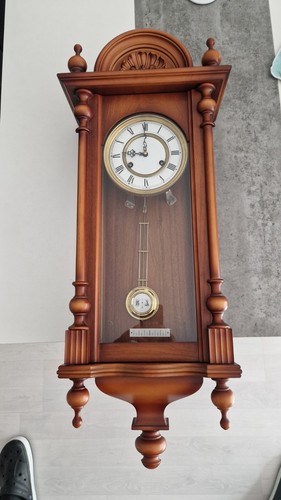 Antike pendelwanduhr aus holz - pendelwanduhr,