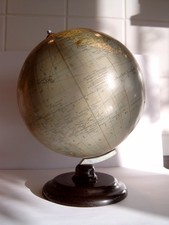 Tischglobus mit Bakelit - Fuß