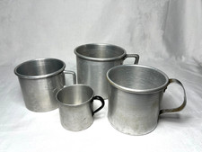 Vier kleine Töpfe Aluminium