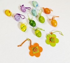 ? Bunte Osterdeko – 11 Kunststoff-Eier + 2 Filzblumen zum Aufhängen ??