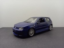 1:24 Maisto Volkswagen Golf 4 R32 dunkelblau!! Modellauto - rar