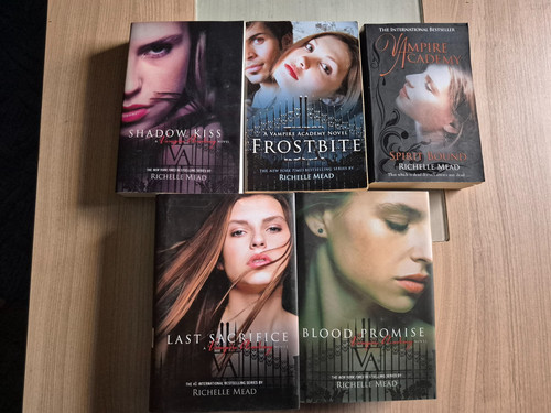 Richelle mead vampire - richelle,