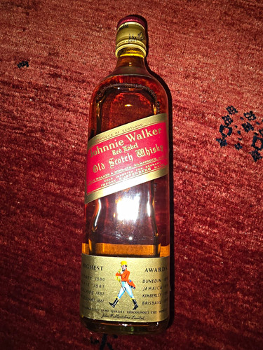 Johnnie walker red - red, label