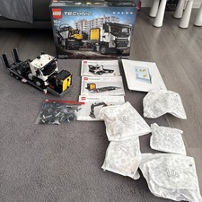 LEGO TECHNIC: Volvo Fmx Lkw mit Ec230 Electric Excavator (42175)