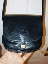 Etienne Aigner schwarze Vintage Ledertasche Umhänge/ Crossbody schwarz gold 
