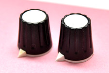 2x Vintage Poti-Drehknopf mit Zeiger/Pfeil für 6 mm Achse, geriffelt / weiß, NOS