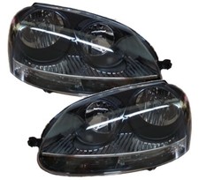 Schwarze Frontscheinwerfer