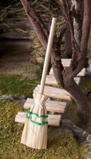 Strohbesen flach, Größe 9 cm. Krippenwerkzeuge,  Weihnachtskrippe.
