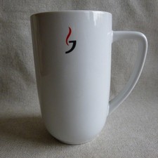 Jacobs Tasse schlank + schlicht weiß mit Logo J